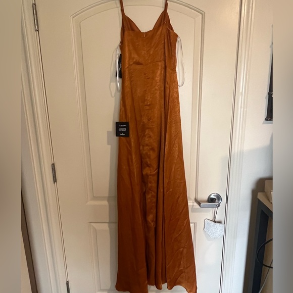 Long lulus dress with slit - Picture 3 of 4